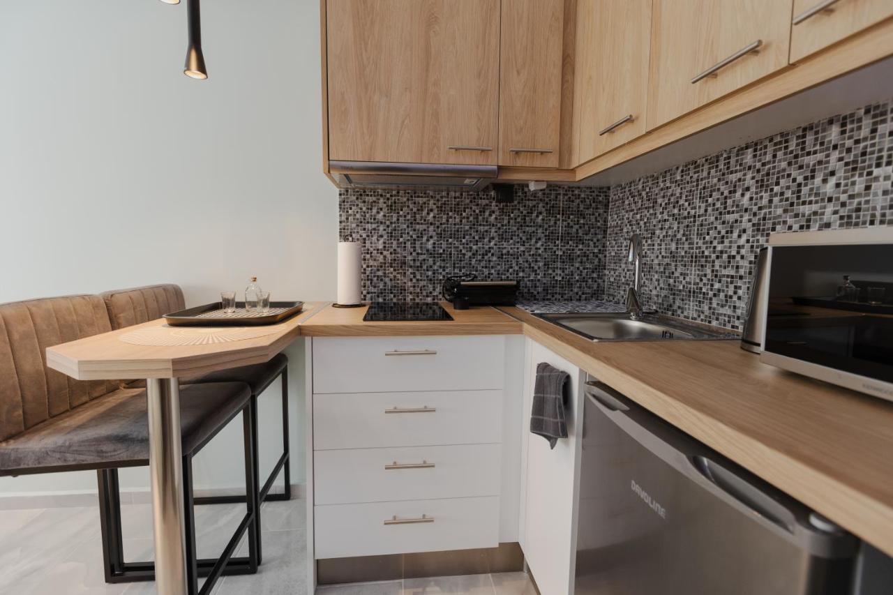 Ellmar - New & Modern Studio In The Center Chalkida Bagian luar foto